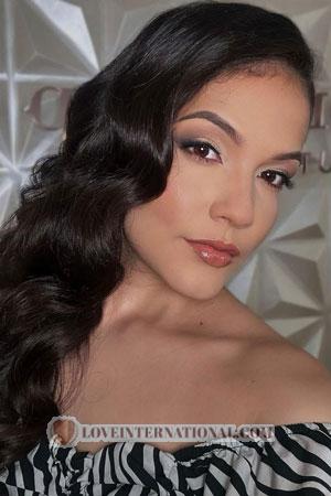 223714 - Laura Age: 22 - Colombia