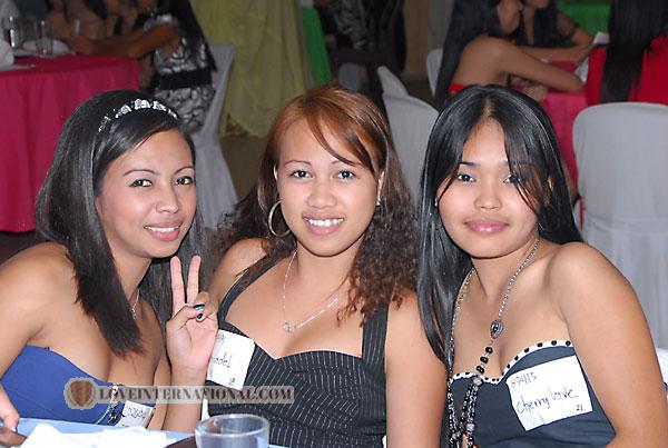 young-filipino-women-091